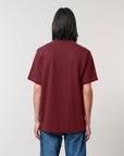 The back view of a man wearing a maroon STTU788 Stanley/Stella Freestyler Heavy Organic Cotton Unisex T-shirt.